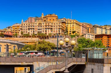 Cenova, İtalya - 4 Mayıs 2016: Cenova Limanı Mimarisi, İtalya. Cenova, Liguria'nın başkenti ve İtalya'nın altıncı büyük şehridir.