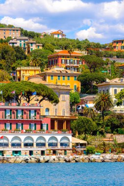 Santa Margherita Ligure, İtalya - 4 Mayıs 2015: Yaz aylarında popüler turistik destinasyon olan Santa Margherita Ligure'deki Helios Hotel