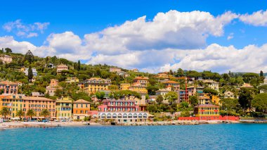 Santa Margherita Ligure, İtalya - 4 Mayıs 2015: Santa Margherita Ligure Panoraması, yaz aylarında popüler turistik destinasyondur