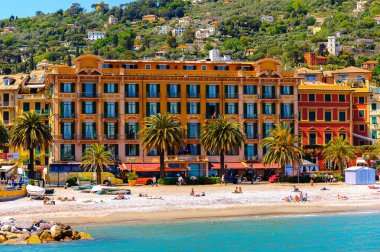 Santa Margherita Ligure, İtalya - 4 Mayıs 2015: Yazın popüler turistik destinasyon olan Santa Margherita Ligure'nin mimarisi