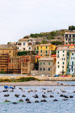 Porto Venere, İtalya - 5 Mayıs 2016: Porto Venere, İtalya' nın mimarisi. Porto Venere ve Cinque Terre köyleri Unesco Dünya Mirası.