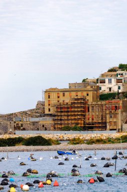 Porto Venere, İtalya - 5 Mayıs 2016: Porto Venere, İtalya' nın mimarisi. Porto Venere ve Cinque Terre köyleri Unesco Dünya Mirası.