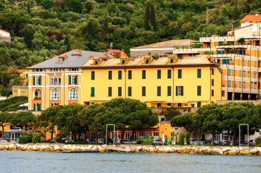 Porto Venere, İtalya - 5 Mayıs 2016: Porto Venere, İtalya' nın mimarisi. Porto Venere ve Cinque Terre köyleri Unesco Dünya Mirası.