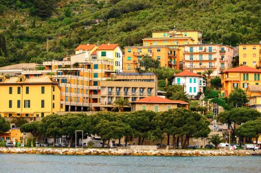 Porto Venere, İtalya - 5 Mayıs 2016: Porto Venere, İtalya' nın mimarisi. Porto Venere ve Cinque Terre köyleri Unesco Dünya Mirası.