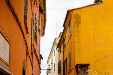 Porto Venere, İtalya - 5 Mayıs 2016: Porto Venere ana caddesi, İtalya. P Venere ve Cinque Terre köyleri Unesco Dünya Mirası.