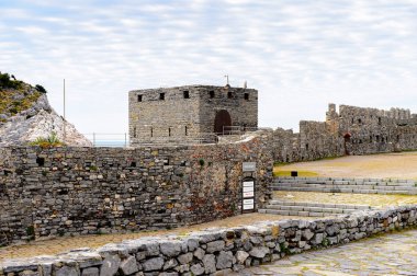 Porto Venere, İtalya - 5 Mayıs 2016: Porto Venere'deki St. Peter Kilisesi, İtalya. P Venere ve Cinque Terre köyleri Unesco Dünya Mirası.