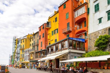 Porto Venere, İtalya - 5 Mayıs 2016: Marina (riviera) Porto Venere, İtalya. P Venere ve Cinque Terre köyleri Unesco Dünya Mirası.