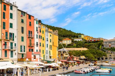 Porto Venere, İtalya - 5 Mayıs 2016: Marina (riviera) Porto Venere, İtalya. P Venere ve Cinque Terre köyleri Unesco Dünya Mirası.