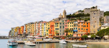 Porto Venere, İtalya - 5 Mayıs 2016: Marina (riviera) Porto Venere, İtalya. P Venere ve Cinque Terre köyleri Unesco Dünya Mirası.