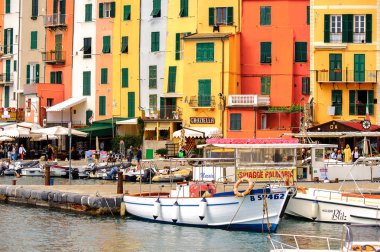 Porto Venere, İtalya - 5 Mayıs 2016: Porto Venere Feribot iskelesi, İtalya. Porto Venere ve Cinque Terre köyleri Unesco Dünya Mirası.