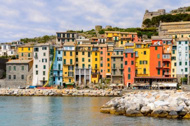Porto Venere, İtalya - 5 Mayıs 2016: Porto Venere, İtalya. P Venere ve Cinque Terre köyleri Unesco Dünya Mirası.
