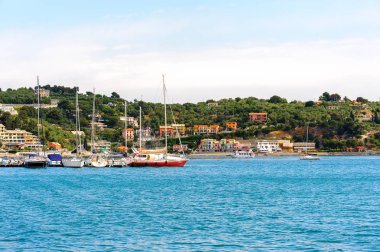 Porto Venere, İtalya - 5 Mayıs 2016: Porto Venere, İtalya Tekneleri. Porto Venere ve Cinque Terre köyleri Unesco Dünya Mirası.