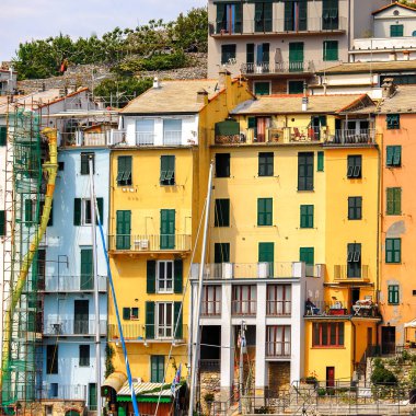 Porto Venere, İtalya - 5 Mayıs 2016: Porto Venere, İtalya' nın mimarisi. Porto Venere ve Cinque Terre köyleri Unesco Dünya Mirası.
