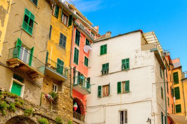 Riomaggiore, İtalya - 5 Mayıs 2016: Riomaggiore (Rimazuu), İtalya'nın Liguria eyaletinin La Spezia eyaletinde yer alan bir köy. Cinque Terre, Unesco Dünya Mirası