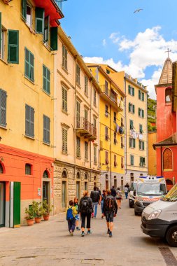 Riomaggiore, İtalya - 5 Mayıs 2016: Riomaggiore Evi (Rimazuu), La Spezia eyaletinde bir köy, Liguria, İtalya. Cinque Terre, Unesco Dünya Mirası