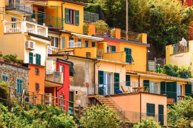 Manarola, İtalya - 5 Mayıs 2016: Manarola Mimarisi (Manaea), La Spezia, Liguria, İtalya. Unesco Dünya Mirası Listesi'ndeki Cinque Terre topraklarından biri.