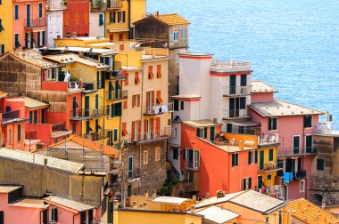 Manarola, İtalya - 5 Mayıs 2016: Manarola Mimarisi (Manaea), La Spezia, Liguria, İtalya. Unesco Dünya Mirası Listesi'ndeki Cinque Terre topraklarından biri.