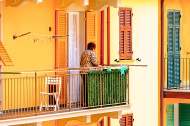 Manarola, İtalya - 5 Mayıs 2016: Manarola Mimarisi (Manaea), La Spezia, Liguria, İtalya. Unesco Dünya Mirası Listesi'ndeki Cinque Terre topraklarından biri.