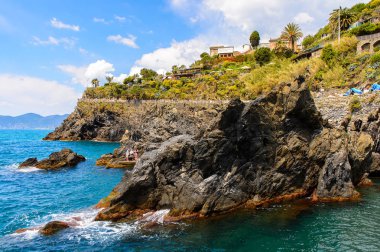 Manarola, İtalya - 5 Mayıs 2016: Manarola (Manaea), La Spezia, Liguria, İtalya. Unesco Dünya Mirası Listesi'ndeki Cinque Terre topraklarından biri.