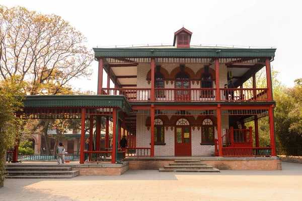 Pekin, Çin - Nis 5, 2016: Pekin Hayvanat Bahçesi, Pekin, Çin'de bir zooloji parkı. 1906 yılında kurulan çin'in en eski hayvanat bahçelerinden biridir.