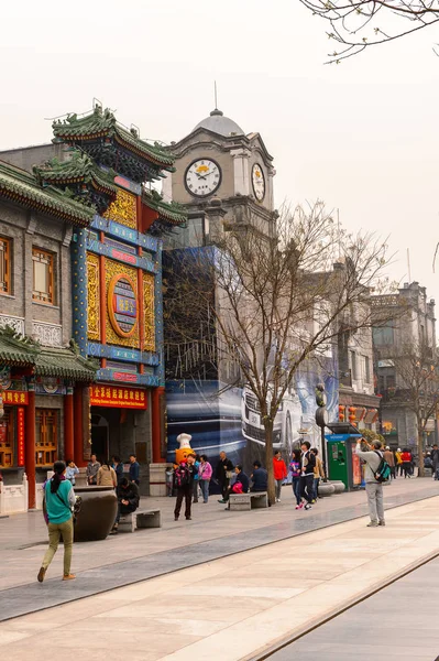 Beijing China Apr 2016 Qianmen Street Berühmte Geschäftsstraße Beijing China — Stockfoto