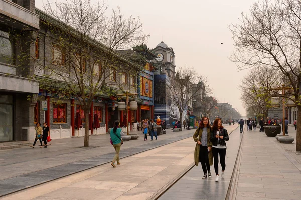 Beijing China Apr 2016 Qianmen Street Berühmte Geschäftsstraße Beijing China — Stockfoto