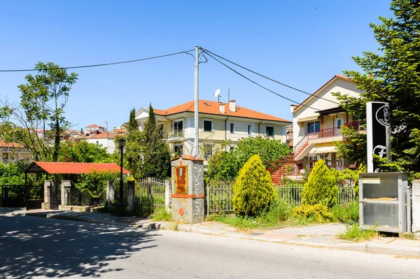 Kastoria, Yunanistan - 21 Nisan 2016: Kastoria Mimarisi, Batı Makedonya, Yunanistan. Şehir birçok Bizans kilisesi, Osmanlı dönemi mimarisi ile ünlüdür.