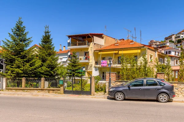 Kastoria, Yunanistan - 21 Nisan 2016: Kastoria Mimarisi, Batı Makedonya, Yunanistan. Şehir birçok Bizans kilisesi, Osmanlı dönemi mimarisi ile ünlüdür.