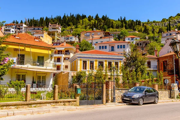 Kastoria, Yunanistan - 21 Nisan 2016: Kastoria Mimarisi, Batı Makedonya, Yunanistan. Şehir birçok Bizans kilisesi, Osmanlı dönemi mimarisi ile ünlüdür.