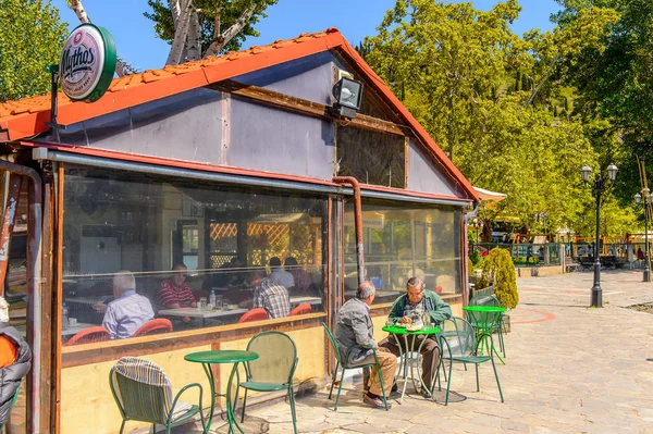 Kastoria, Yunanistan - 21 Nisan 2016: Kastoria Mimarisi, Batı Makedonya, Yunanistan. Şehir birçok Bizans kilisesi, Osmanlı dönemi mimarisi ile ünlüdür.