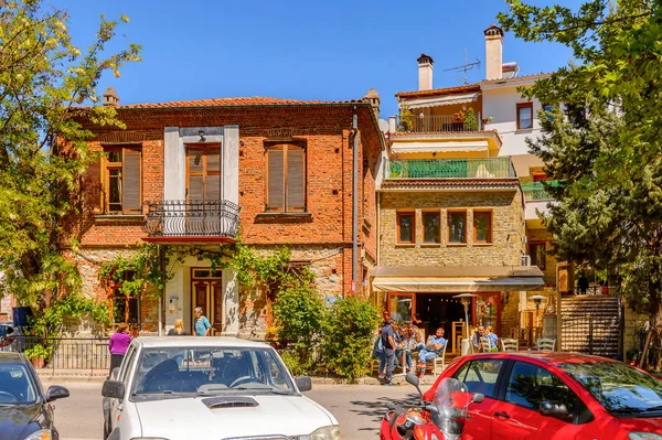 Kastoria, Yunanistan - 21 Nisan 2016: Kastoria Mimarisi, Batı Makedonya, Yunanistan. Şehir birçok Bizans kilisesi, Osmanlı dönemi mimarisi ile ünlüdür.