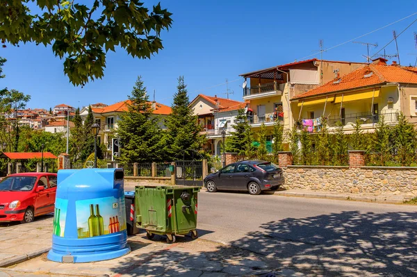 Kastoria, Yunanistan - 21 Nisan 2016: Kastoria Mimarisi, Batı Makedonya, Yunanistan. Şehir birçok Bizans kilisesi, Osmanlı dönemi mimarisi ile ünlüdür.