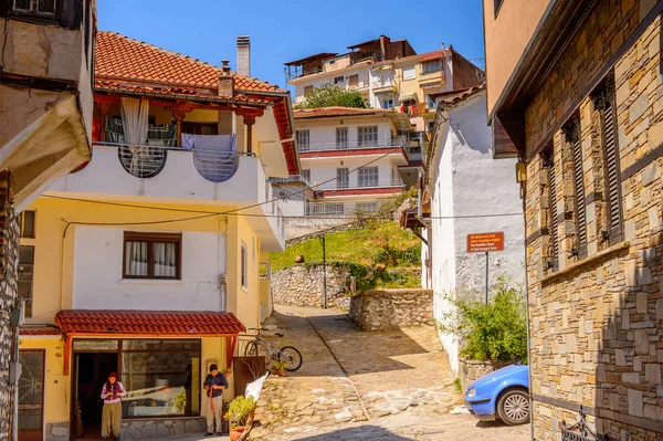 Kastoria, Yunanistan - 21 Nisan 2016: Kastoria Mimarisi, Batı Makedonya, Yunanistan. Şehir birçok Bizans kilisesi, Osmanlı dönemi mimarisi ile ünlüdür.