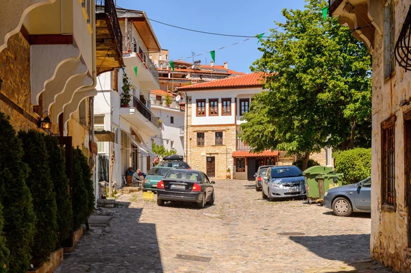 Kastoria, Yunanistan - 21 Nisan 2016: Kastoria Mimarisi, Batı Makedonya, Yunanistan. Şehir birçok Bizans kilisesi, Osmanlı dönemi mimarisi ile ünlüdür.