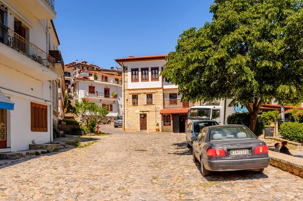 Kastoria, Yunanistan - 21 Nisan 2016: Kastoria Mimarisi, Batı Makedonya, Yunanistan. Şehir birçok Bizans kilisesi, Osmanlı dönemi mimarisi ile ünlüdür.