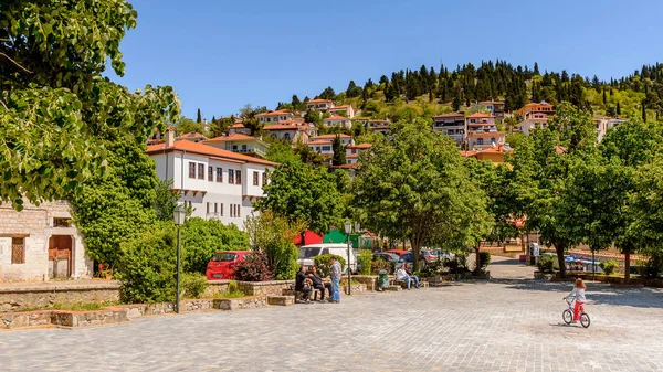 Kastoria, Yunanistan - 21 Nisan 2016: Kastoria Mimarisi, Batı Makedonya, Yunanistan. Şehir birçok Bizans kilisesi, Osmanlı dönemi mimarisi ile ünlüdür.