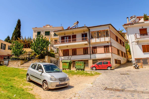 Kastoria, Yunanistan - 21 Nisan 2016: Kastoria Mimarisi, Batı Makedonya, Yunanistan. Şehir birçok Bizans kilisesi, Osmanlı dönemi mimarisi ile ünlüdür.