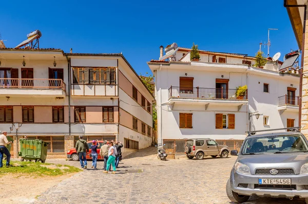 Kastoria, Yunanistan - 21 Nisan 2016: Kastoria Mimarisi, Batı Makedonya, Yunanistan. Şehir birçok Bizans kilisesi, Osmanlı dönemi mimarisi ile ünlüdür.