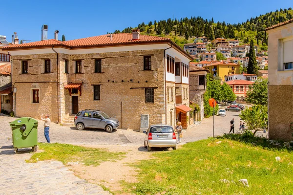 Kastoria, Yunanistan - 21 Nisan 2016: Kastoria Mimarisi, Batı Makedonya, Yunanistan. Şehir birçok Bizans kilisesi, Osmanlı dönemi mimarisi ile ünlüdür.