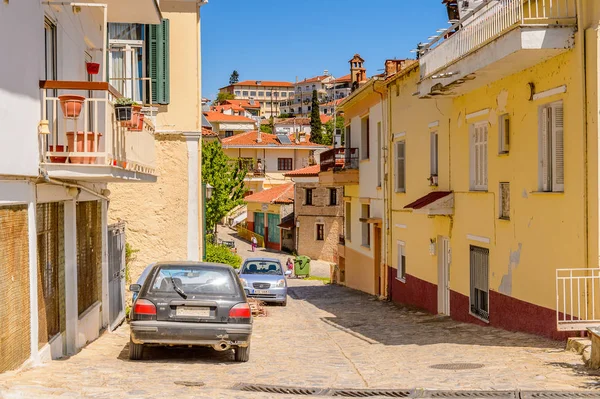 Kastoria, Yunanistan - 21 Nisan 2016: Kastoria Mimarisi, Batı Makedonya, Yunanistan. Şehir birçok Bizans kilisesi, Osmanlı dönemi mimarisi ile ünlüdür.