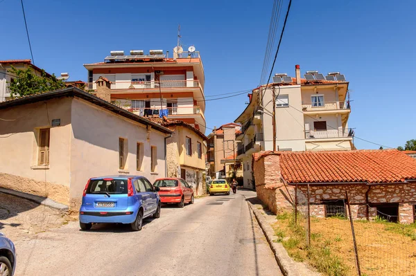 Kastoria, Yunanistan - 21 Nisan 2016: Kastoria Mimarisi, Batı Makedonya, Yunanistan. Şehir birçok Bizans kilisesi, Osmanlı dönemi mimarisi ile ünlüdür.