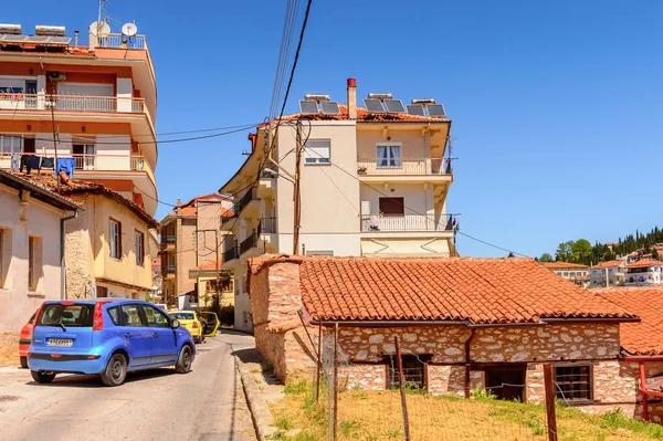 Kastoria, Yunanistan - 21 Nisan 2016: Kastoria Mimarisi, Batı Makedonya, Yunanistan. Şehir birçok Bizans kilisesi, Osmanlı dönemi mimarisi ile ünlüdür.