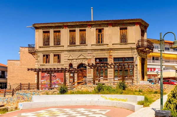 Kastoria, Yunanistan - 21 Nisan 2016: Kastoria Mimarisi, Batı Makedonya, Yunanistan. Şehir birçok Bizans kilisesi, Osmanlı dönemi mimarisi ile ünlüdür.