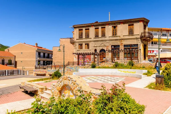 Kastoria, Yunanistan - 21 Nisan 2016: Kastoria Mimarisi, Batı Makedonya, Yunanistan. Şehir birçok Bizans kilisesi, Osmanlı dönemi mimarisi ile ünlüdür.