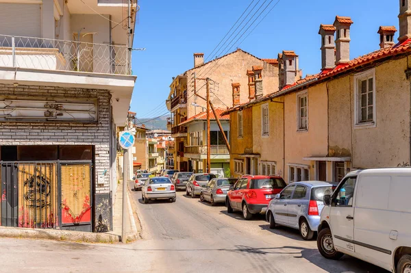 Kastoria, Yunanistan - 21 Nisan 2016: Kastoria Mimarisi, Batı Makedonya, Yunanistan. Şehir birçok Bizans kilisesi, Osmanlı dönemi mimarisi ile ünlüdür.