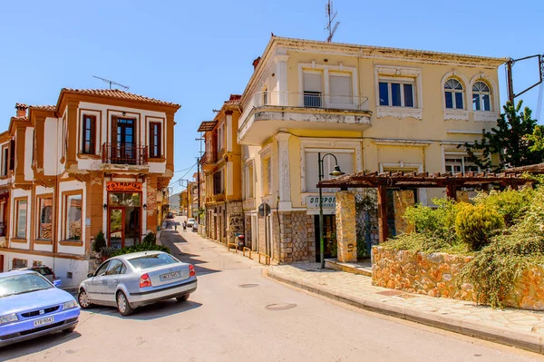 Kastoria, Yunanistan - 21 Nisan 2016: Kastoria Mimarisi, Batı Makedonya, Yunanistan. Şehir birçok Bizans kilisesi, Osmanlı dönemi mimarisi ile ünlüdür.