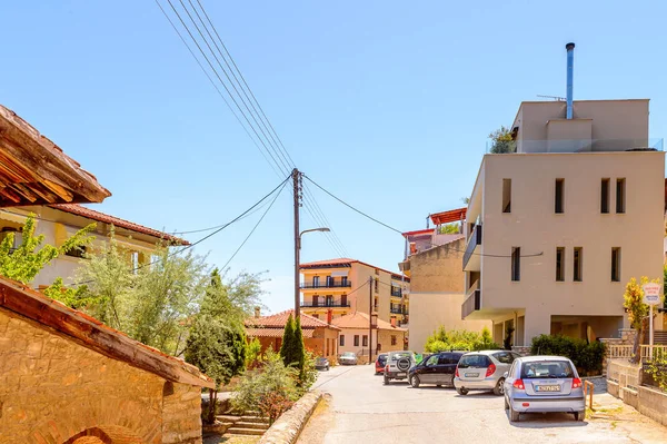 Kastoria, Yunanistan - 21 Nisan 2016: Kastoria Mimarisi, Batı Makedonya, Yunanistan. Şehir birçok Bizans kilisesi, Osmanlı dönemi mimarisi ile ünlüdür.