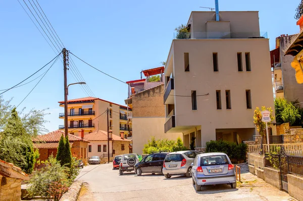 Kastoria, Yunanistan - 21 Nisan 2016: Kastoria Mimarisi, Batı Makedonya, Yunanistan. Şehir birçok Bizans kilisesi, Osmanlı dönemi mimarisi ile ünlüdür.