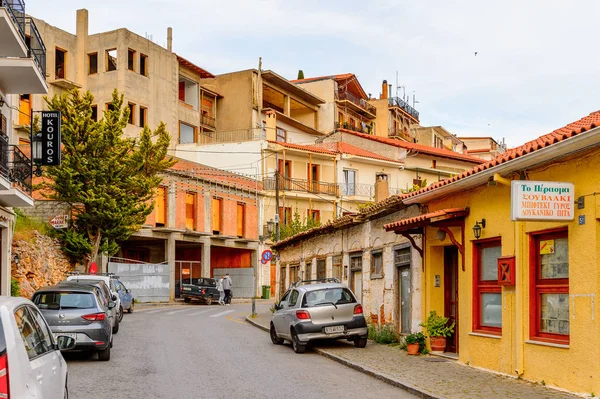 Delphi, Yunanistan -Nis 22, 2016: Otel Delphi Arkeolojik Alanı yakınındaki küçük bir kasabada. Bu kasaba Arkeoloji Parkı ziyaret etmeden önce gece geçirmek için en iyi yoldur.
