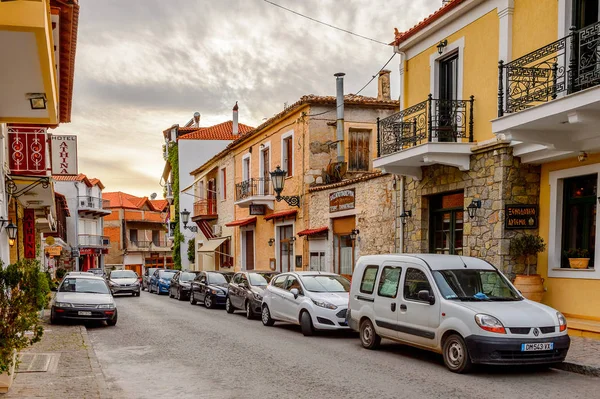 Delphi, Yunanistan -Nis 22, 2016: Otel Delphi Arkeolojik Alanı yakınındaki küçük bir kasabada. Bu kasaba Arkeoloji Parkı ziyaret etmeden önce gece geçirmek için en iyi yoldur.